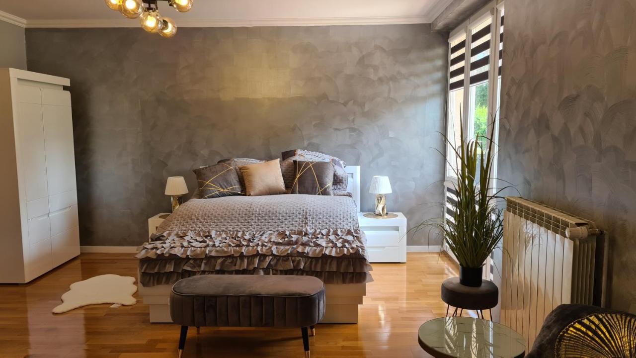Apartament Deluxe 2 ออชเวียนชิม ภายนอก รูปภาพ