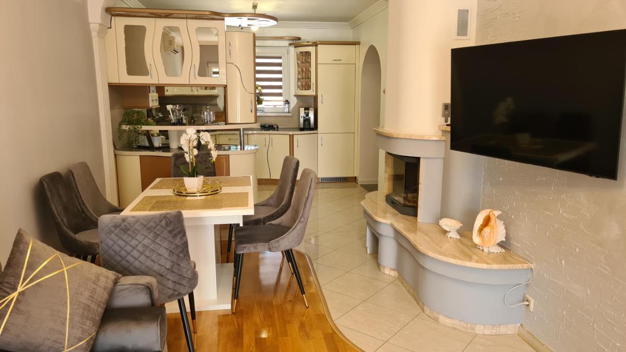 Apartament Deluxe 2 ออชเวียนชิม ภายนอก รูปภาพ