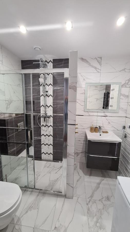 Apartament Deluxe 2 ออชเวียนชิม ภายนอก รูปภาพ
