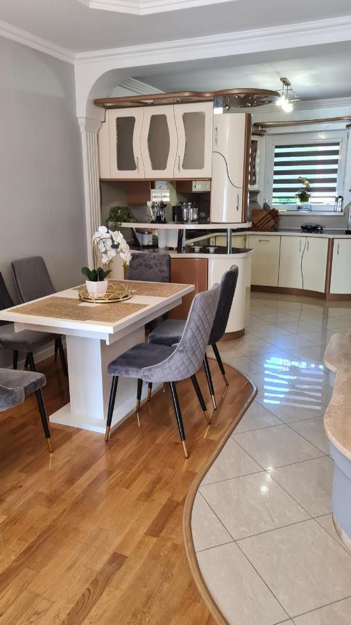 Apartament Deluxe 2 ออชเวียนชิม ภายนอก รูปภาพ