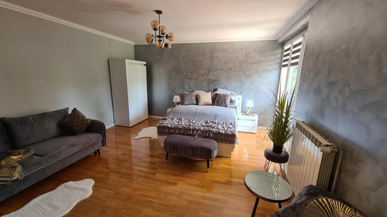 Apartament Deluxe 2 ออชเวียนชิม ภายนอก รูปภาพ