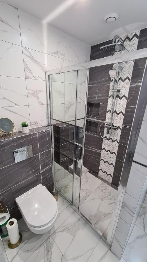Apartament Deluxe 2 ออชเวียนชิม ภายนอก รูปภาพ