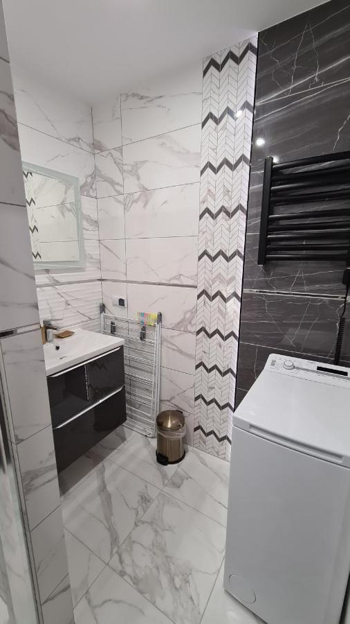 Apartament Deluxe 2 ออชเวียนชิม ภายนอก รูปภาพ
